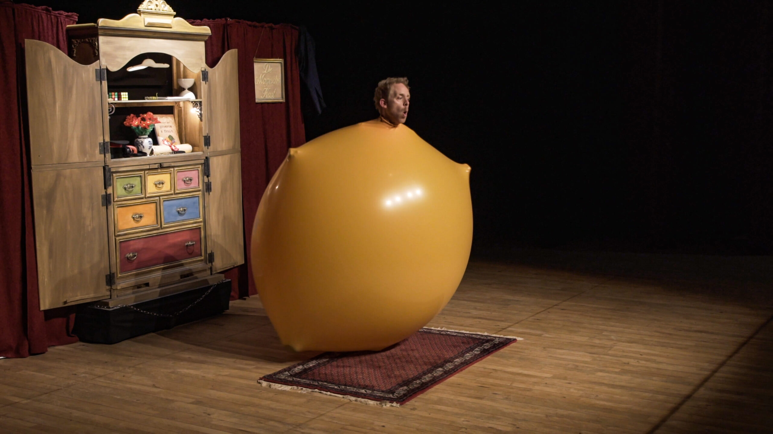 De-magische-kast-met-grote-ballon-Robin-de-Ridder-fotografie-HuubTV